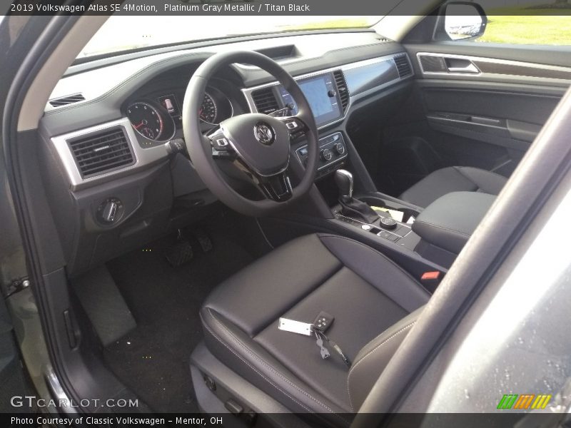 Platinum Gray Metallic / Titan Black 2019 Volkswagen Atlas SE 4Motion