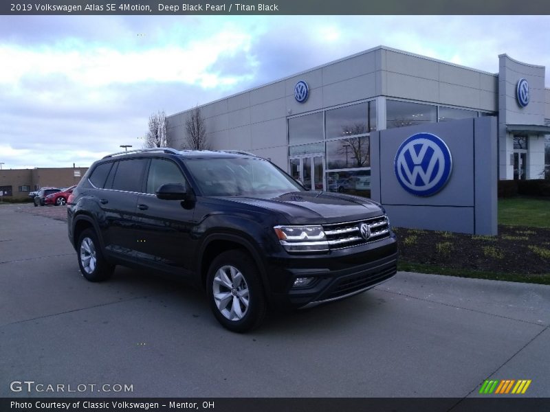 Deep Black Pearl / Titan Black 2019 Volkswagen Atlas SE 4Motion