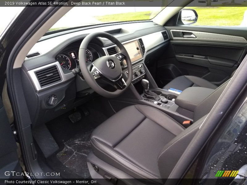 Deep Black Pearl / Titan Black 2019 Volkswagen Atlas SE 4Motion