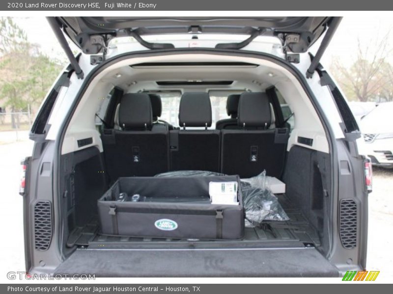 Fuji White / Ebony 2020 Land Rover Discovery HSE