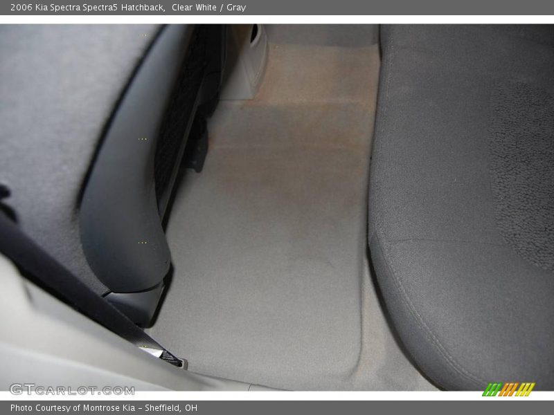 Clear White / Gray 2006 Kia Spectra Spectra5 Hatchback