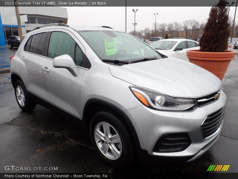 Front 3/4 View of 2020 Trax LT AWD