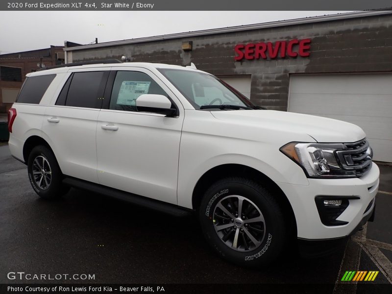 Front 3/4 View of 2020 Expedition XLT 4x4
