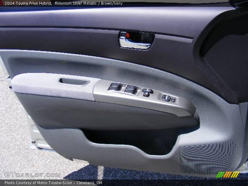 Millenium Silver Metallic / Brown/Ivory 2004 Toyota Prius Hybrid