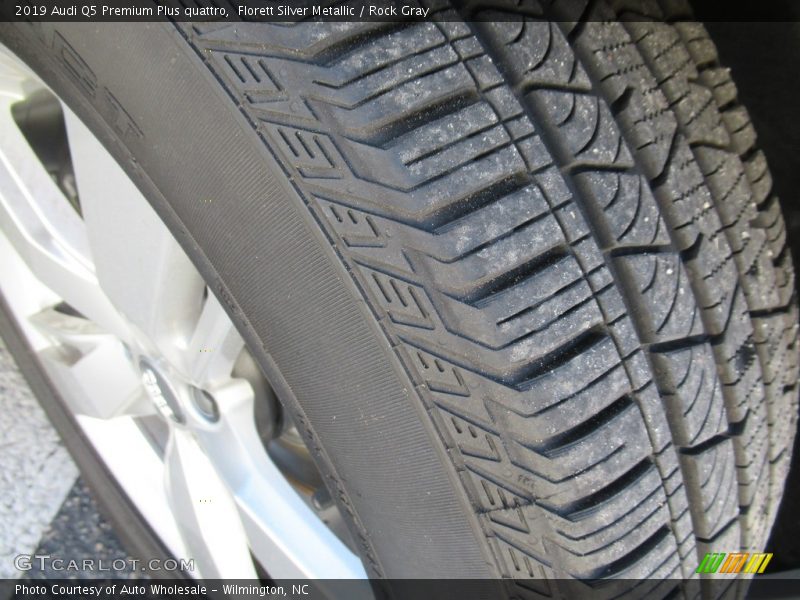 Florett Silver Metallic / Rock Gray 2019 Audi Q5 Premium Plus quattro