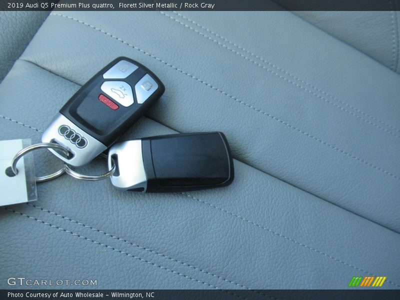 Florett Silver Metallic / Rock Gray 2019 Audi Q5 Premium Plus quattro