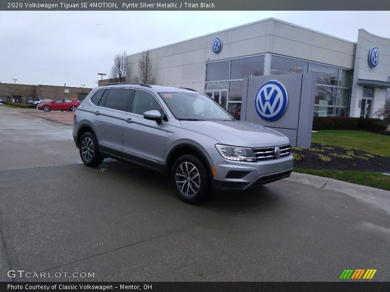 Pyrite Silver Metallic / Titan Black 2020 Volkswagen Tiguan SE 4MOTION