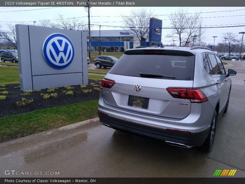 Pyrite Silver Metallic / Titan Black 2020 Volkswagen Tiguan SE 4MOTION
