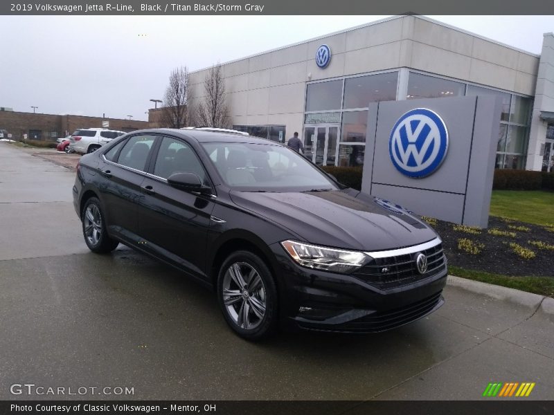 Front 3/4 View of 2019 Jetta R-Line