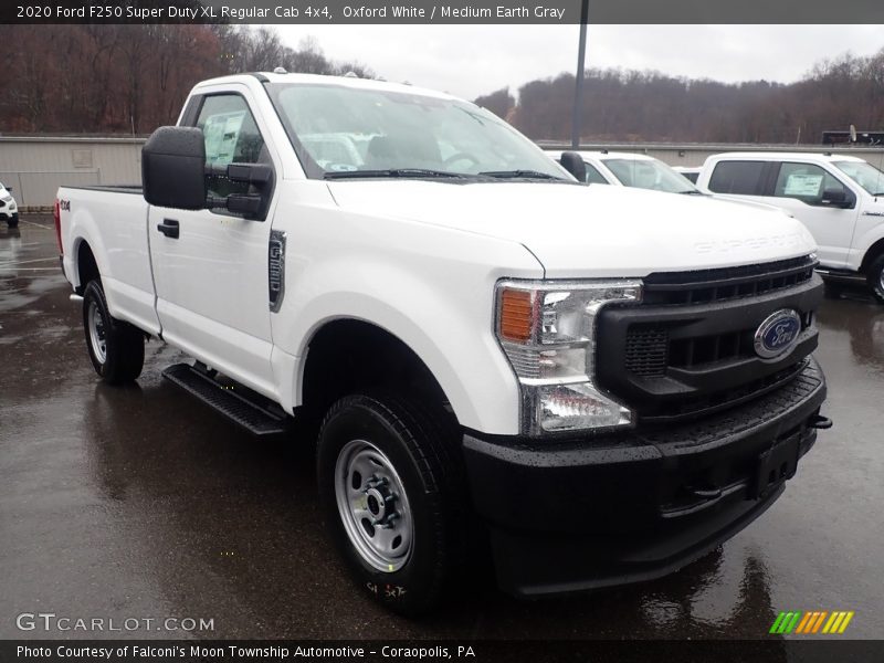 Front 3/4 View of 2020 F250 Super Duty XL Regular Cab 4x4