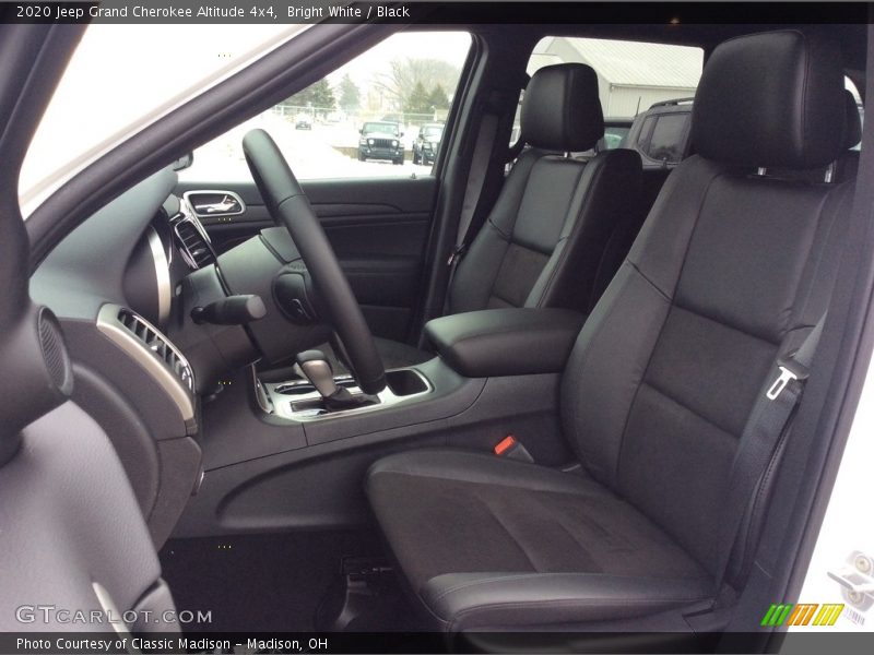 Bright White / Black 2020 Jeep Grand Cherokee Altitude 4x4