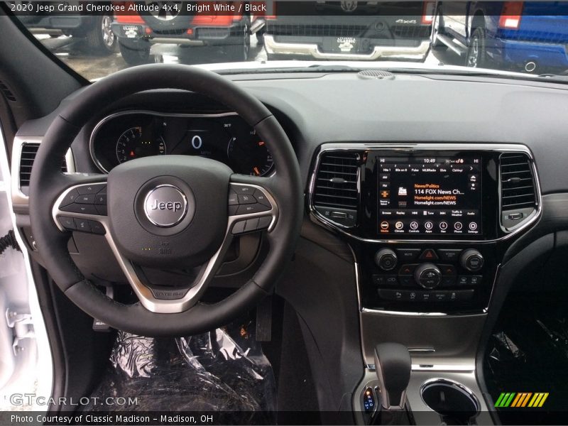 Bright White / Black 2020 Jeep Grand Cherokee Altitude 4x4