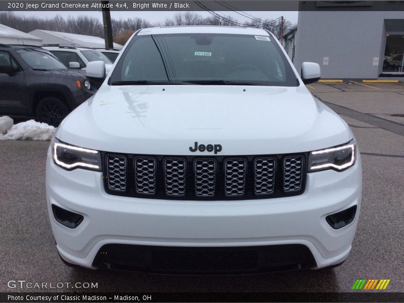 Bright White / Black 2020 Jeep Grand Cherokee Altitude 4x4