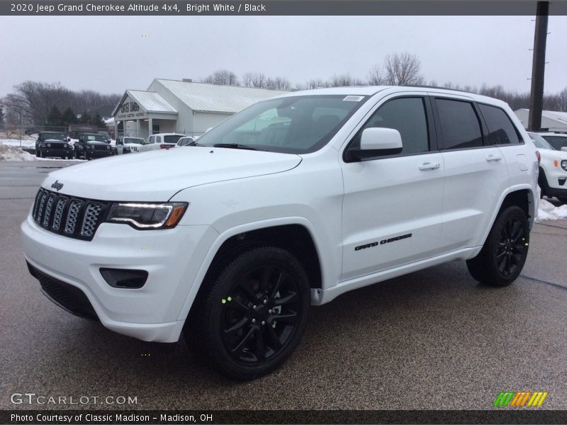 Bright White / Black 2020 Jeep Grand Cherokee Altitude 4x4