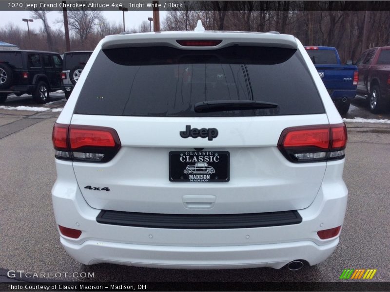 Bright White / Black 2020 Jeep Grand Cherokee Altitude 4x4