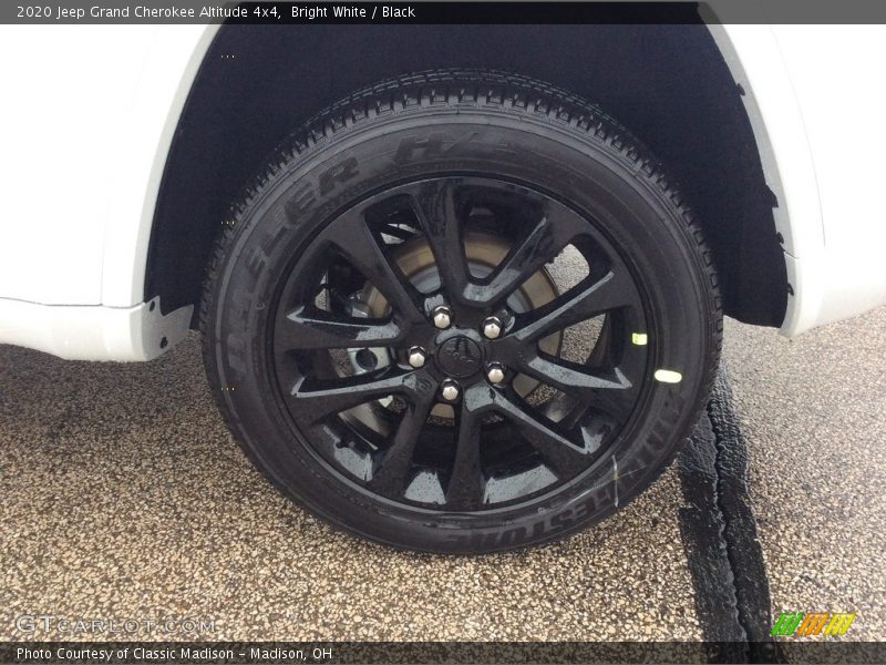 Bright White / Black 2020 Jeep Grand Cherokee Altitude 4x4
