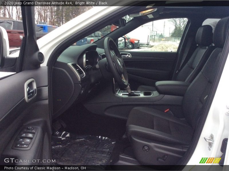 Bright White / Black 2020 Jeep Grand Cherokee Altitude 4x4