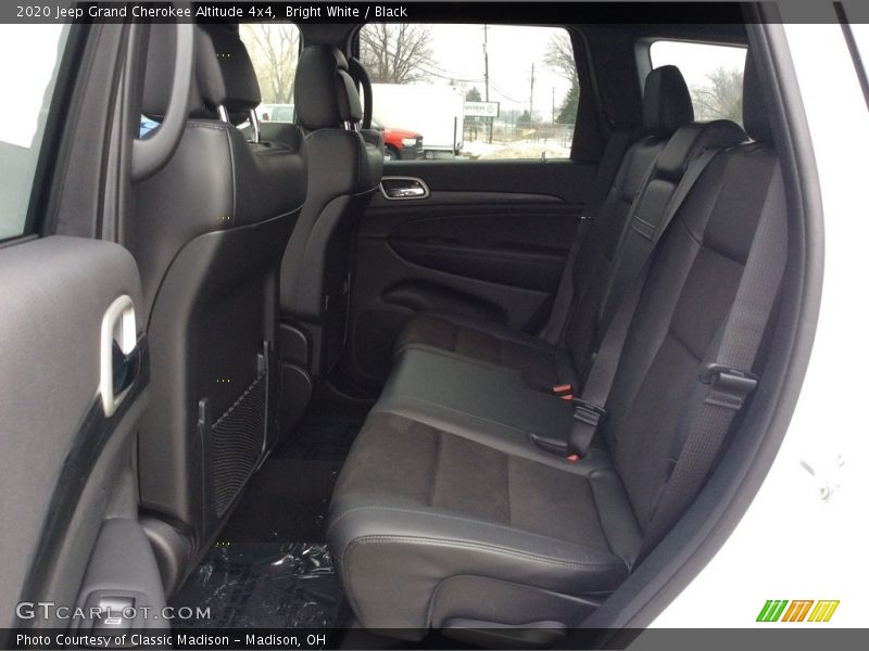 Bright White / Black 2020 Jeep Grand Cherokee Altitude 4x4