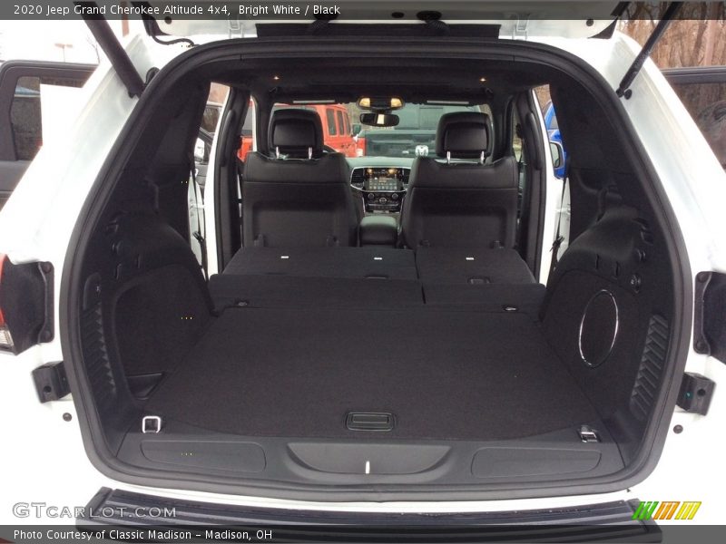 Bright White / Black 2020 Jeep Grand Cherokee Altitude 4x4