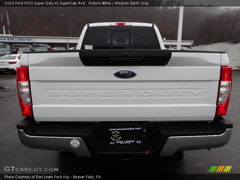 Oxford White / Medium Earth Gray 2020 Ford F250 Super Duty XL SuperCab 4x4