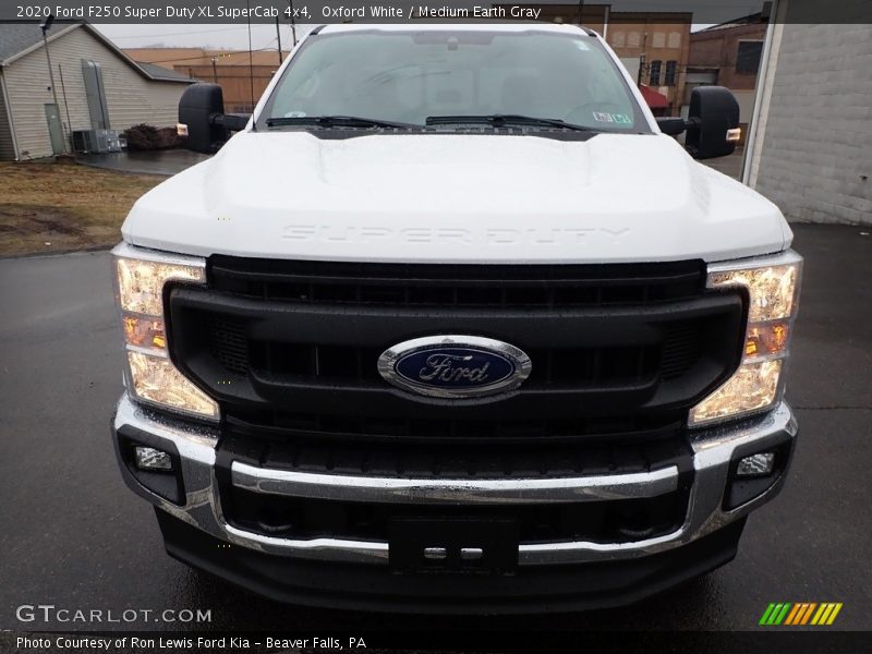 Oxford White / Medium Earth Gray 2020 Ford F250 Super Duty XL SuperCab 4x4