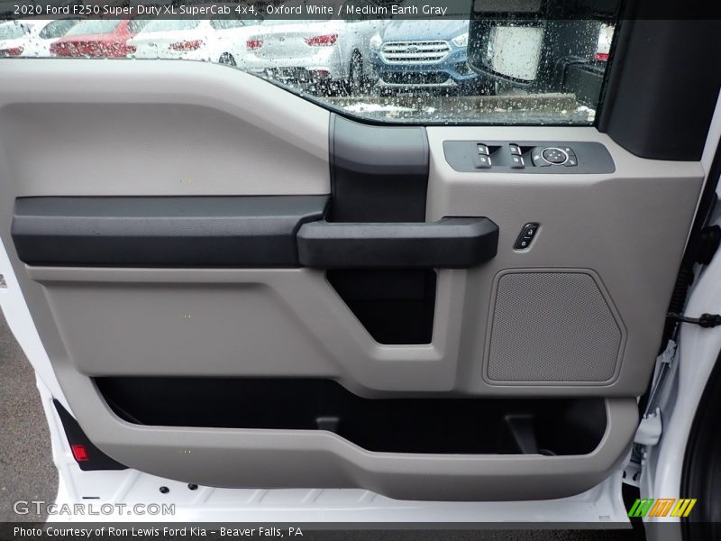 Oxford White / Medium Earth Gray 2020 Ford F250 Super Duty XL SuperCab 4x4