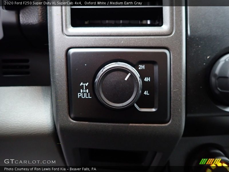 Oxford White / Medium Earth Gray 2020 Ford F250 Super Duty XL SuperCab 4x4