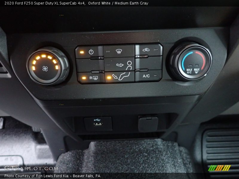 Oxford White / Medium Earth Gray 2020 Ford F250 Super Duty XL SuperCab 4x4