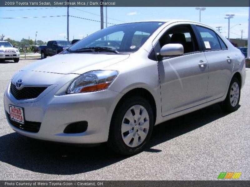 Silver Streak Mica / Dark Charcoal 2009 Toyota Yaris Sedan