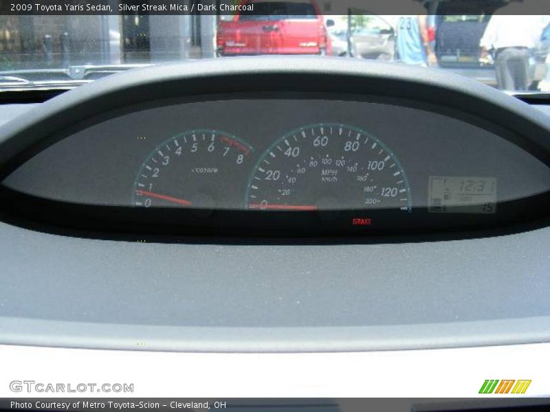 Silver Streak Mica / Dark Charcoal 2009 Toyota Yaris Sedan