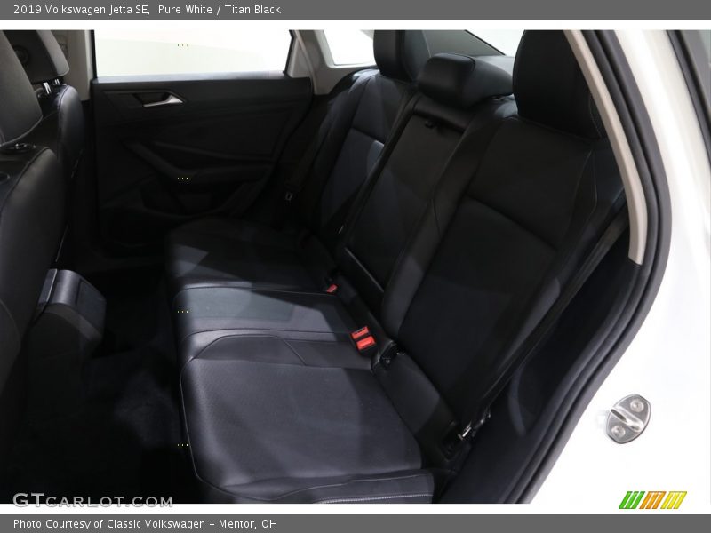 Pure White / Titan Black 2019 Volkswagen Jetta SE