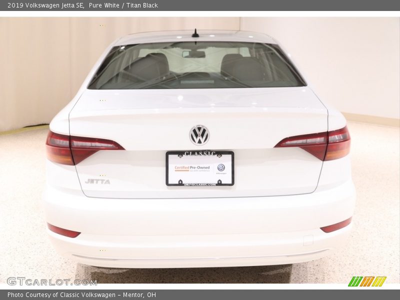 Pure White / Titan Black 2019 Volkswagen Jetta SE