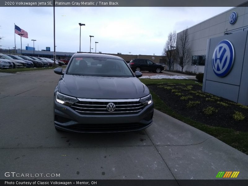 Platinum Gray Metallic / Titan Black 2020 Volkswagen Jetta SE