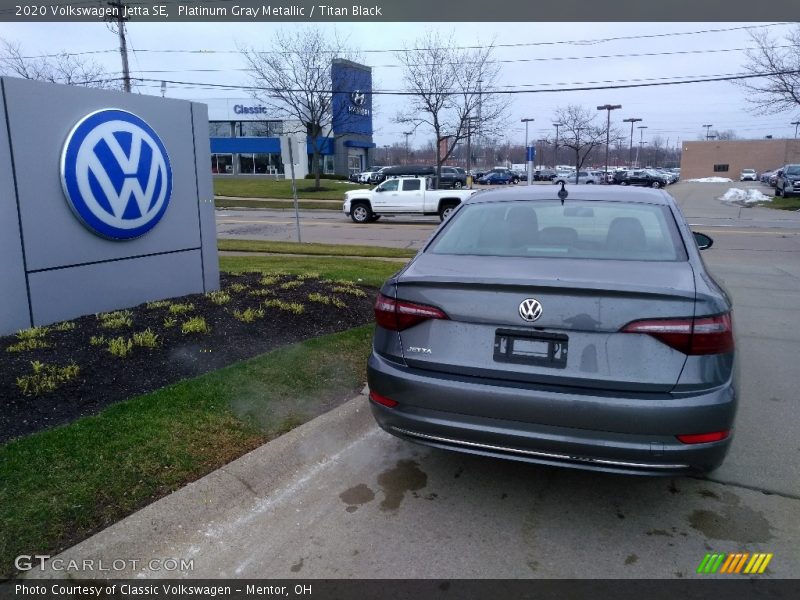 Platinum Gray Metallic / Titan Black 2020 Volkswagen Jetta SE