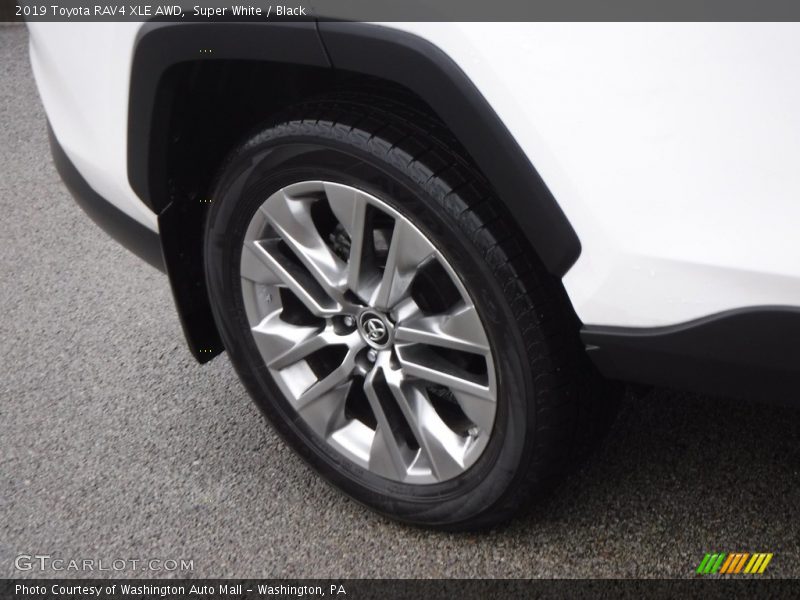Super White / Black 2019 Toyota RAV4 XLE AWD