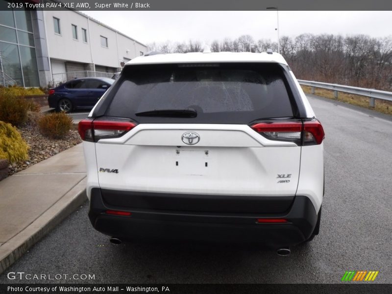 Super White / Black 2019 Toyota RAV4 XLE AWD
