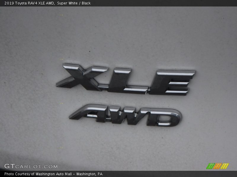 Super White / Black 2019 Toyota RAV4 XLE AWD