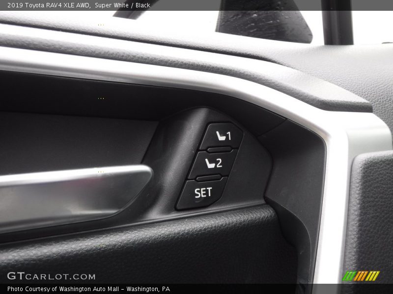 Super White / Black 2019 Toyota RAV4 XLE AWD
