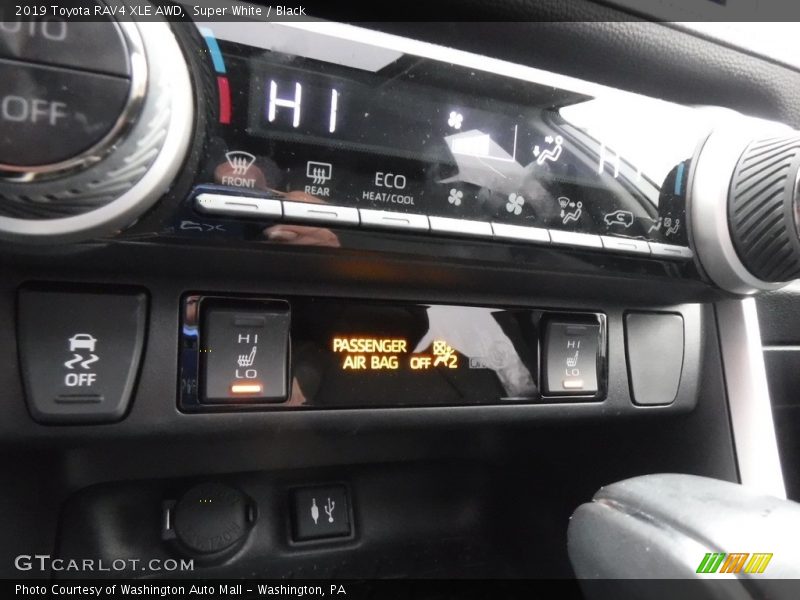 Super White / Black 2019 Toyota RAV4 XLE AWD