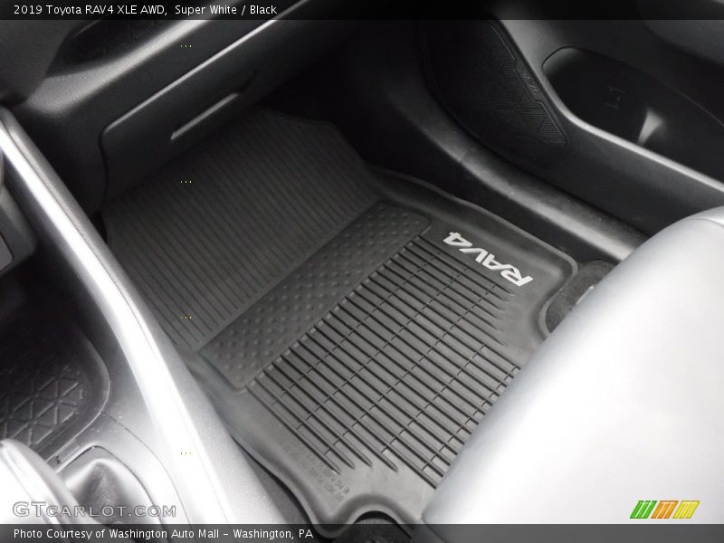 Super White / Black 2019 Toyota RAV4 XLE AWD