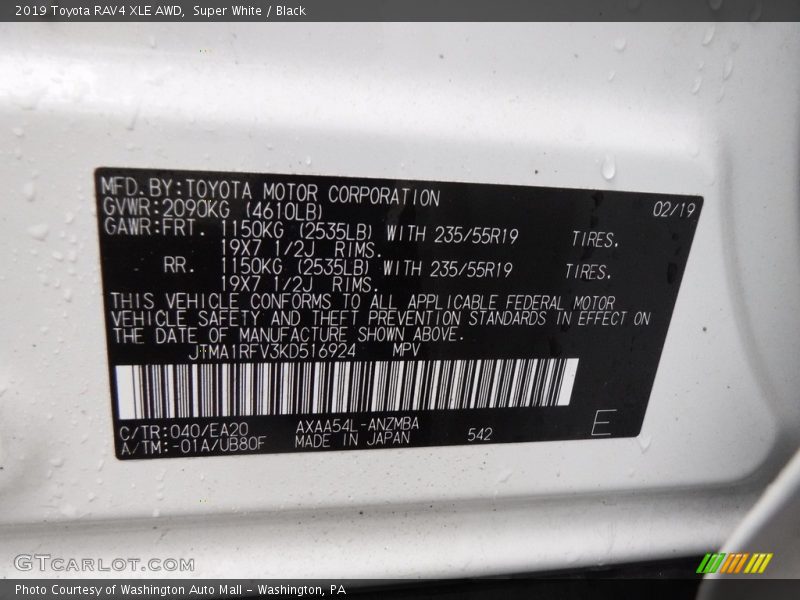 Super White / Black 2019 Toyota RAV4 XLE AWD