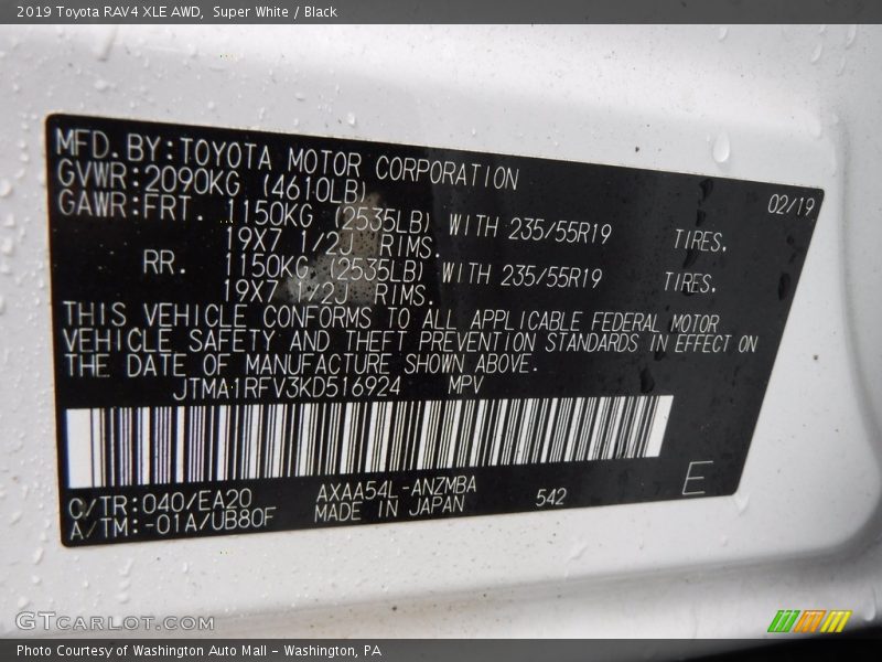 Super White / Black 2019 Toyota RAV4 XLE AWD