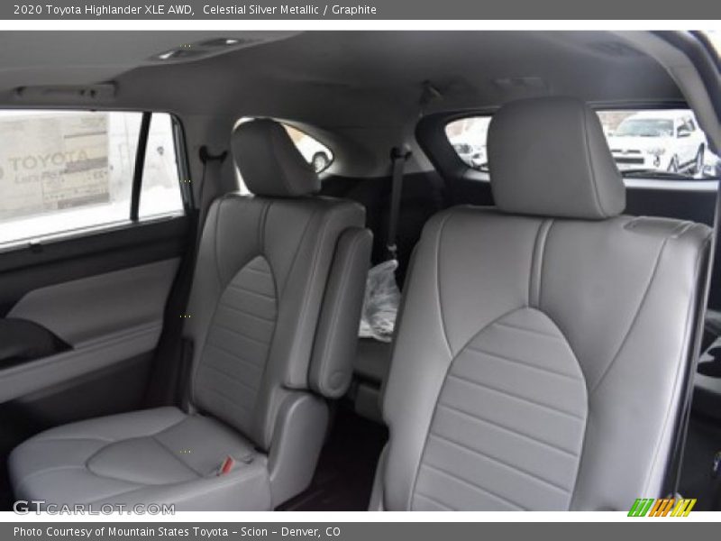 Celestial Silver Metallic / Graphite 2020 Toyota Highlander XLE AWD