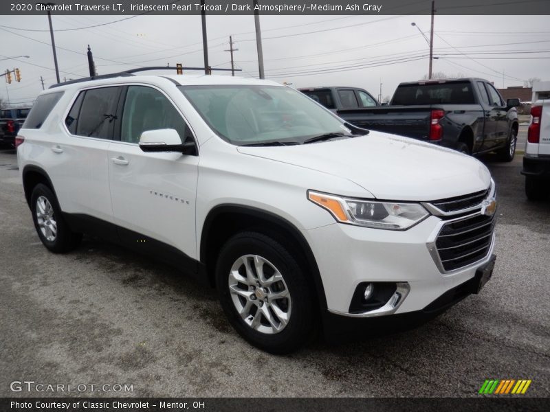 Iridescent Pearl Tricoat / Dark Atmosphere/­Medium Ash Gray 2020 Chevrolet Traverse LT