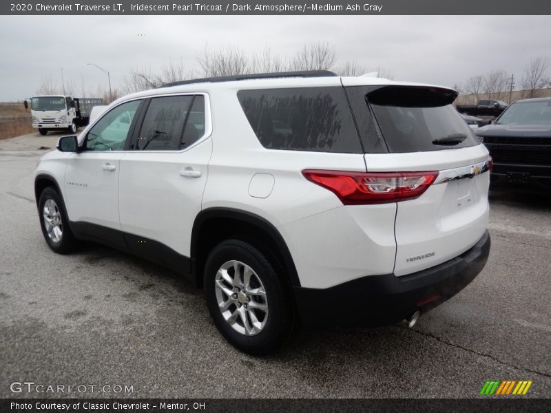 Iridescent Pearl Tricoat / Dark Atmosphere/­Medium Ash Gray 2020 Chevrolet Traverse LT