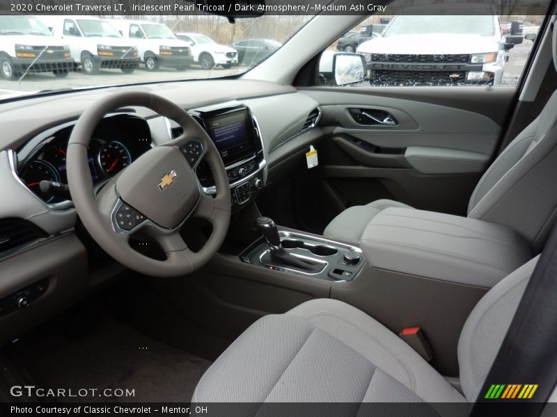 Iridescent Pearl Tricoat / Dark Atmosphere/­Medium Ash Gray 2020 Chevrolet Traverse LT
