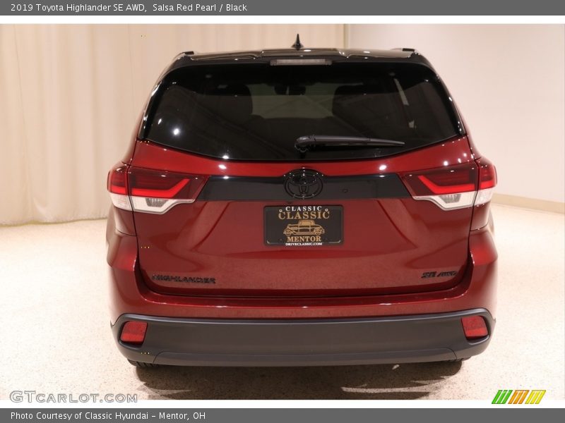 Salsa Red Pearl / Black 2019 Toyota Highlander SE AWD