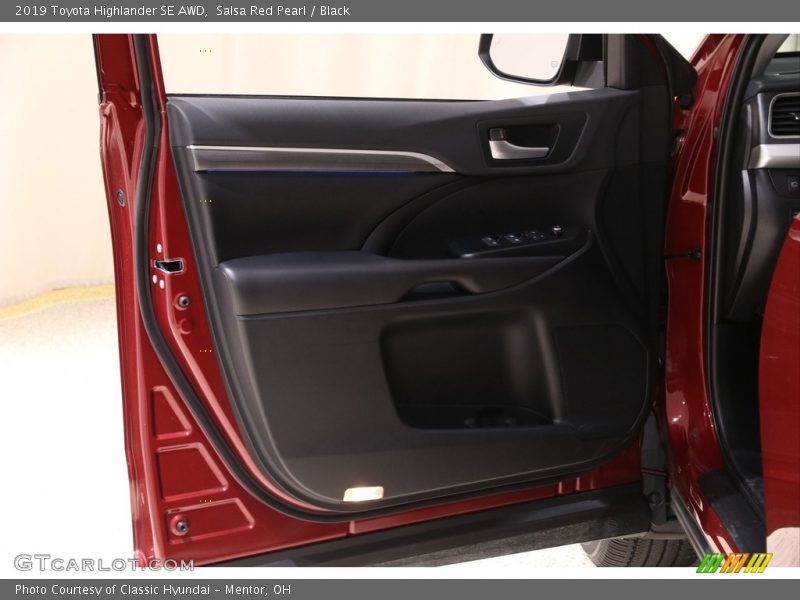Salsa Red Pearl / Black 2019 Toyota Highlander SE AWD
