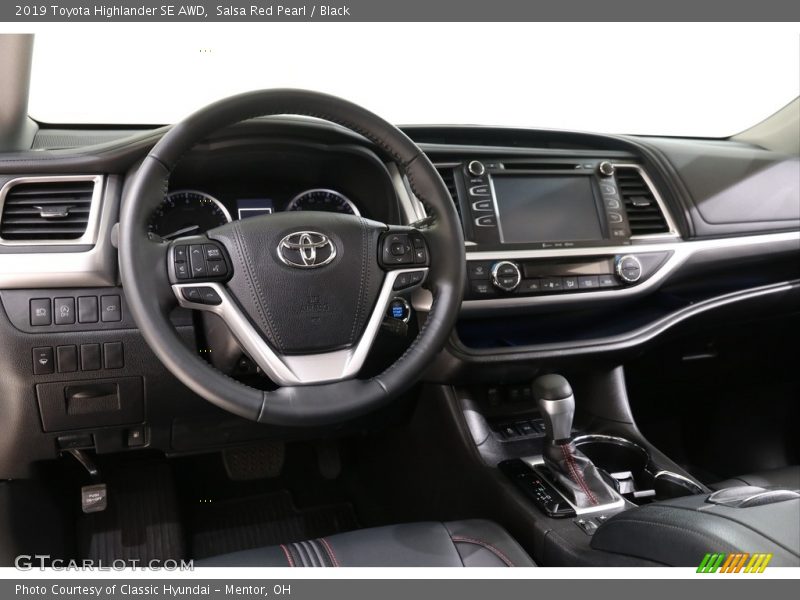 Salsa Red Pearl / Black 2019 Toyota Highlander SE AWD