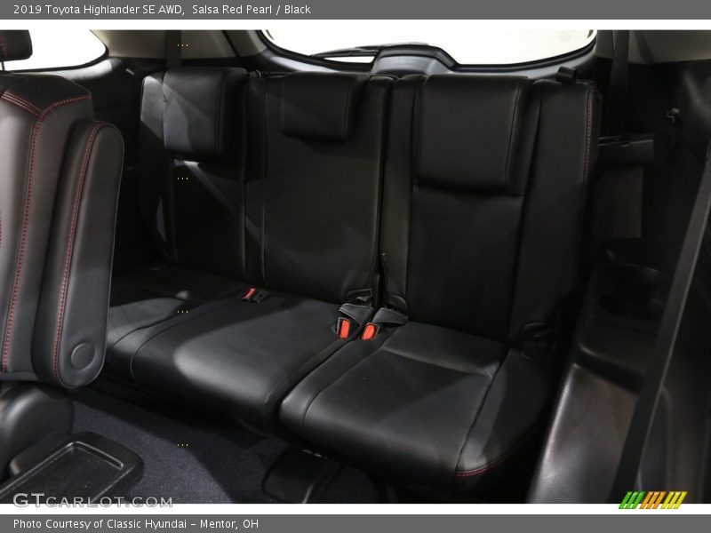 Salsa Red Pearl / Black 2019 Toyota Highlander SE AWD